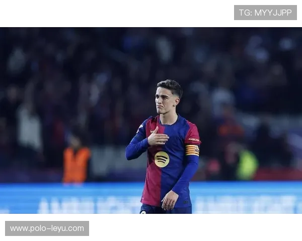 加维在球场上全情投入，展现年轻球星的速度与激情