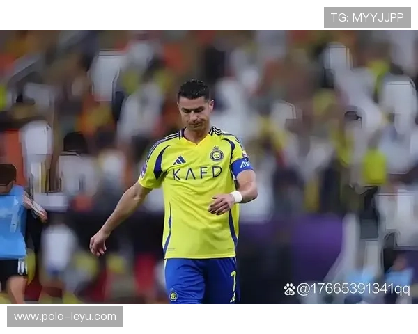 足坛巨星冲突升级赛场火药味浓聚焦恩怨与荣耀对决