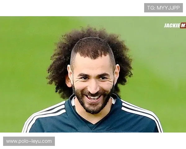 足球场训练的球星背后不为人知的努力与坚持揭秘